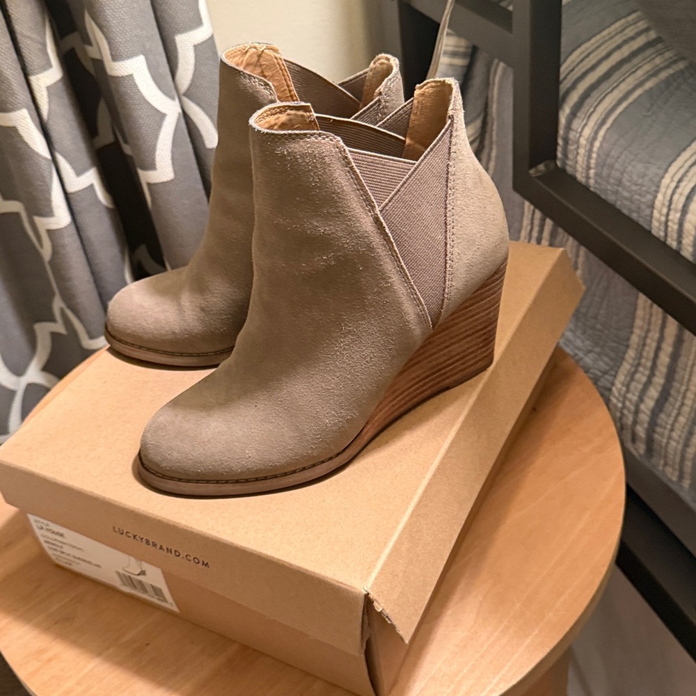 Lucky Brand Youse Suede Ankle Boots Size 6.5M